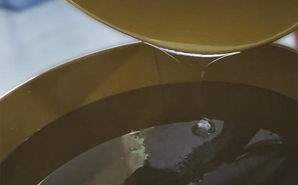 什么原因導致模具硅膠冒油？